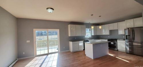 8 Mt Hope Rd, Middletown NY  10940-7128 exterior