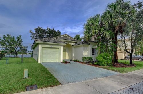 387 206th Ave, Hollywood FL  33029-5017 exterior