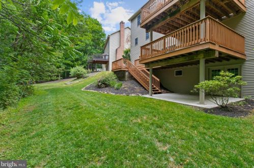 781 Zermatt Dr, Hummelstown PA  17036-9703 exterior