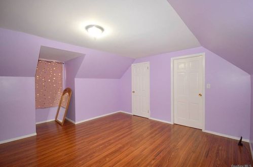 50 Aberdeen Rd, New Hyde Park NY  11040-2138 exterior