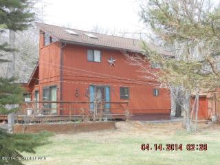 100 Northwynd Dr, Milford PA  18337-5057 exterior