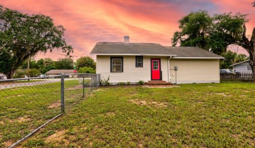 520 Dora Ave, Tavares, FL 32778-2809