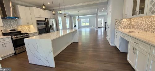 6912 Westlawn Dr, Falls Church VA  22042-2653 exterior