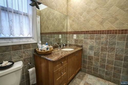 1140 Kensington Rd, Teaneck NJ  07666-2758 exterior