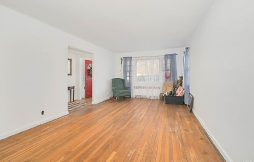 3980 Taft Ave, Seaford, NY 11783-2131