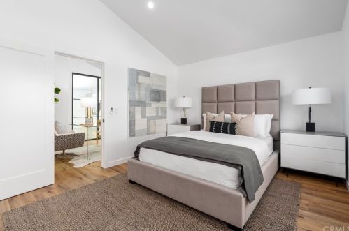 1712 Tradewinds Ln, Newport Beach CA  92660-4312 exterior