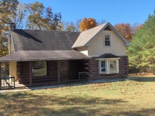 1848 Hilltop Rd, Clarksville, TN 37040-6805