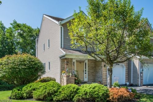 23 Edgefield Dr, Greystone Park NJ  07950-1967 exterior