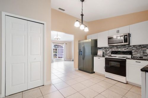 271 Everglades Blvd, Naples FL  34117-3728 exterior