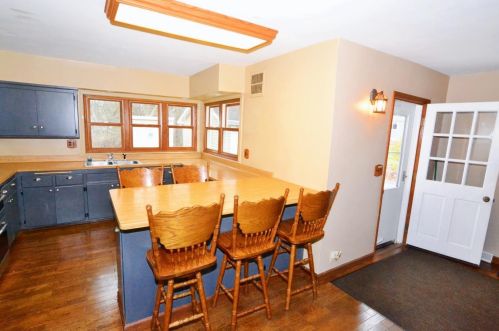 7021 Idlewood Ct, Waterford, WI 53185-1841
