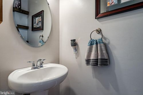 155 Fawn Dr, Gilbertsville PA  19525-8103 exterior