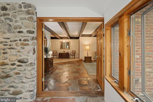 207 Thomas Ave, Riverton NJ 08077-1039 exterior