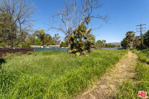 561 Royal Ave, Simi Valley CA  93065-4246 exterior