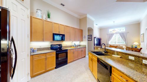 466 Dover Ct, Fort Pierce FL  34983-3414 exterior