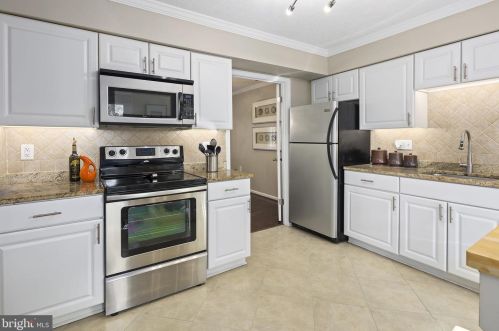 7391 Stream Way, Springfield VA  22152-3639 exterior