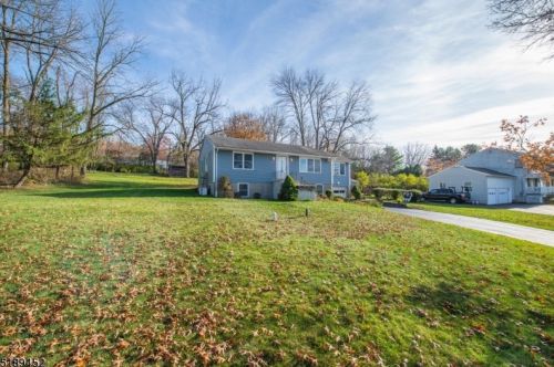 14 Peary Dr, Wantage, NJ 07461-4006