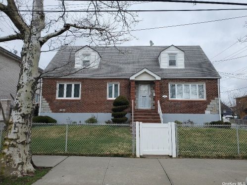 16253 95th St, Jamaica, NY 11414-4027