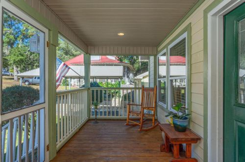 883 Squirrel Rd, Defuniak Springs FL  32433-7686 exterior