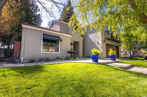 424 Stanford St, Vacaville CA  95687-4653 exterior