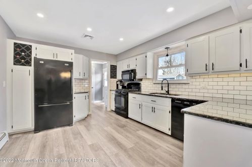 528 Devon St, Lacey NJ  08731-2328 exterior