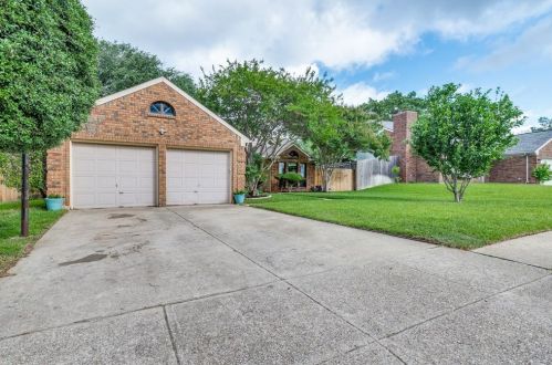 2609 Bayberry Ln, Euless, TX 76039-7946