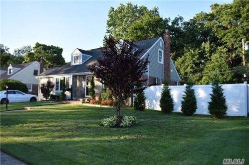 52 Judith Ct, Westbury, NY 11590-1412