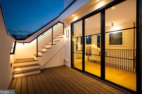 3302 Cleveland Ave, Washington DC 20008-3456 exterior