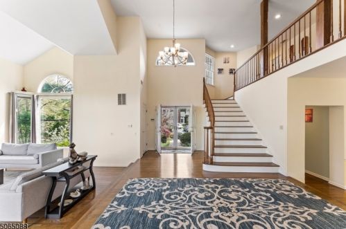 46 Gatehouse Rd, Bedminster, NJ 07921-1860