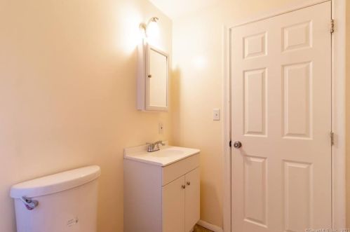 221 Woodland Ave, Bloomfield CT  06002-1357 exterior