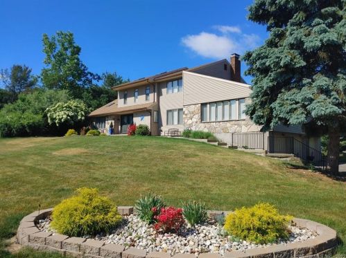 138 Bobby Ln, Manchester, CT 06040-6780