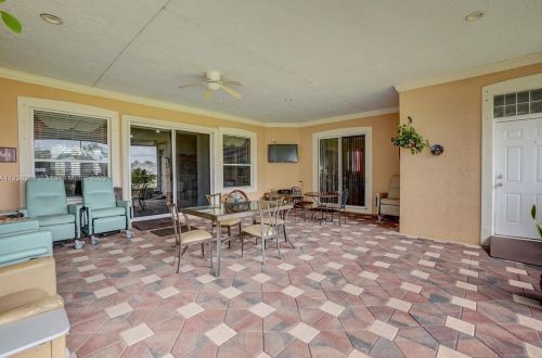 160 Saratoga Ave, Fort Pierce FL  34953-5974 exterior