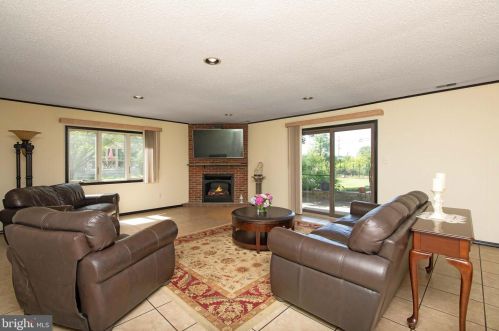 1404 Southwind Way, Dresher PA  19025-1026 exterior