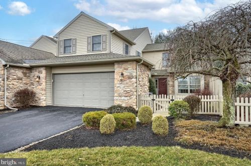 543 Farmhouse Ln, Hummelstown, PA 17036-7002