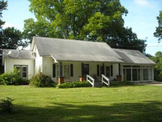 3855 Highway 49, Charlotte, TN 37036-5929