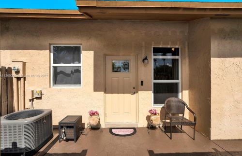 6701 189th St, Hialeah, FL 33015-2459