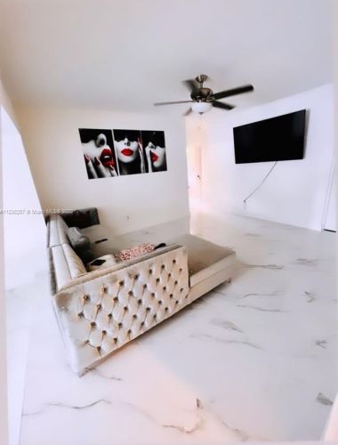 6265 111th Ter, Hialeah FL  33012-2354 exterior