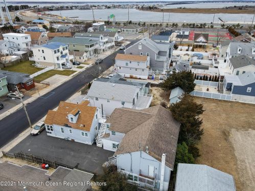 250 Hancock Ave, Pelican Island NJ  08751-2043 exterior