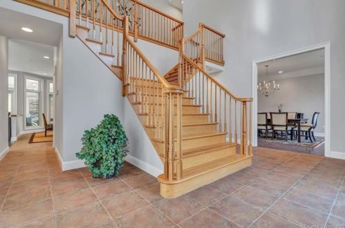 7 Susan Ter, Waterford, CT 06385-3515