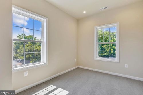 1610 Eastern Ave, Washington DC  20019-2708 exterior