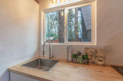 818 Rainbow Blvd, Big Bear City CA  92314-9654 exterior