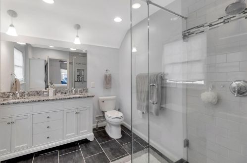 3935 Eileen Dr, Cincinnati OH 45209-2016 exterior