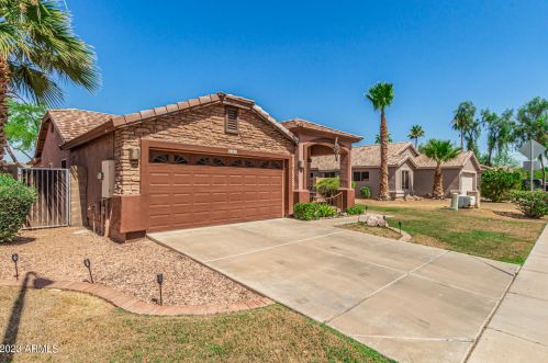 3816 74th Dr, Phoenix, AZ 85043-7589
