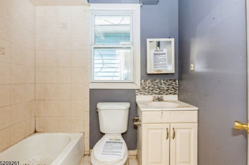 39 Elmwood Ave, Irvington NJ  07111-1955 exterior