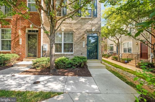 93 Danbury St, Washington, DC 20032-5874