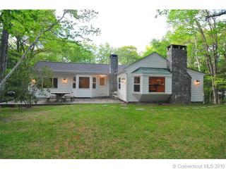 28 Maple Dr, Waterbury, CT 06762-3115