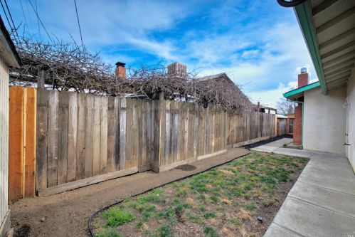 200 Juniper St, Vacaville CA 95688-2736 exterior