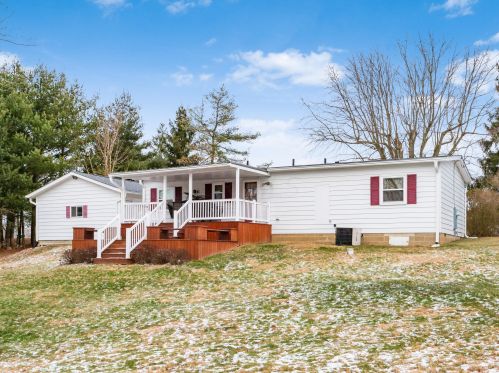 8090 Rdg Rd, Zanesville OH  43701-7869 exterior