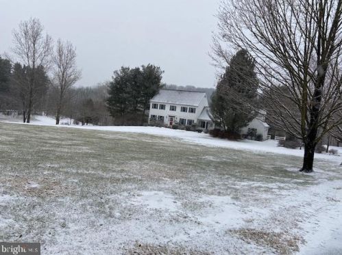 1002 Hilltop Rd, Dauberville, PA 19533-9350