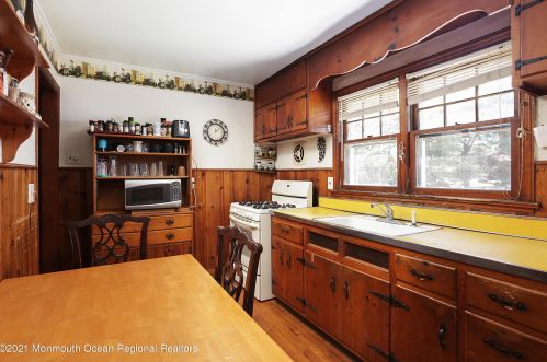 532 Smith Dr, Point Pleasant Beach NJ  08742-5432 exterior