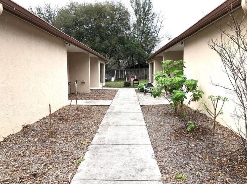 1125 Rohe St, Tarpon Springs, FL 34689-4158